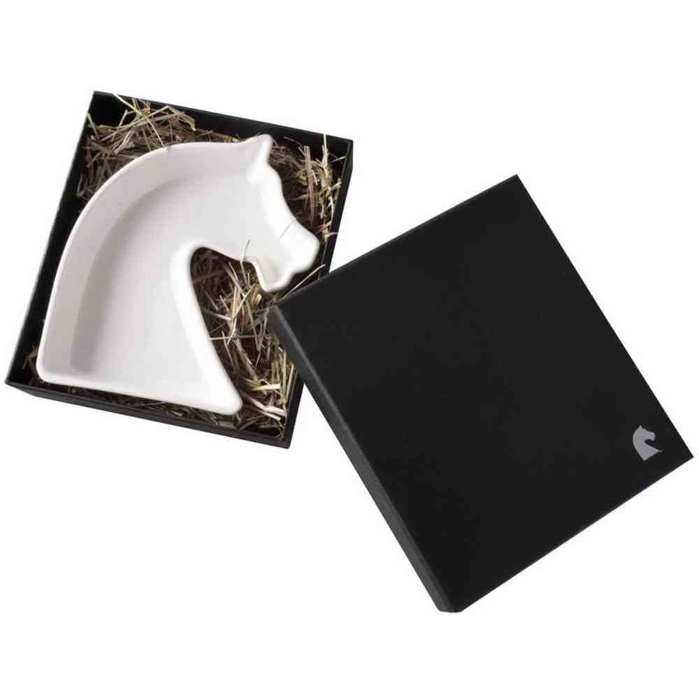 Тарелка из серии &laquo;Ход конем&raquo;