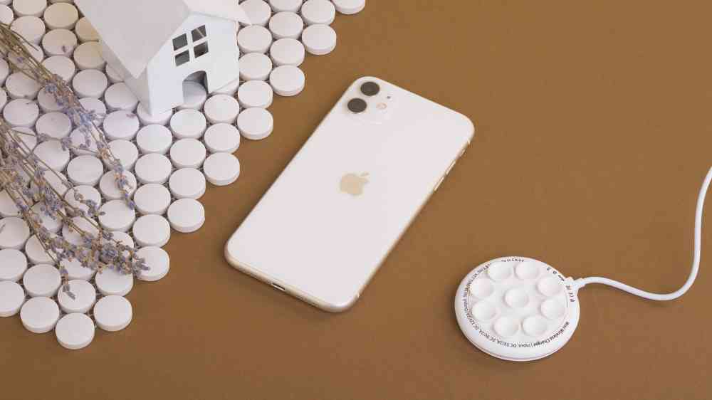 Беспроводное (15W) зарядное устройство "Sticker" с присосками - 2