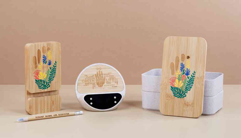 Настольные часы "Smiley" с беспроводным (10W) зарядным устройством и будильником, пшеница/бамбук/пластик - 10