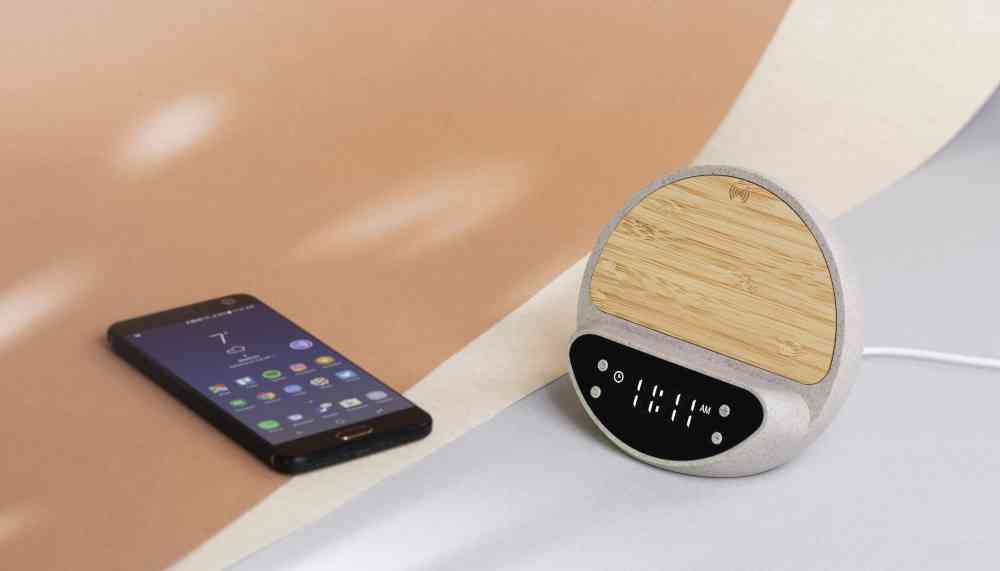 Настольные часы "Smiley" с беспроводным (10W) зарядным устройством и будильником, пшеница/бамбук/пластик - 6