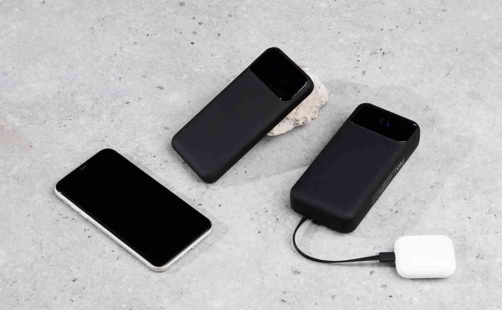 Зарядное (22.5W) устройство "Grade SOFTTOUCH" 10000 mAh с подсветкой логотипа, встроенными кабелями и цифровым индикатором заряда - 8