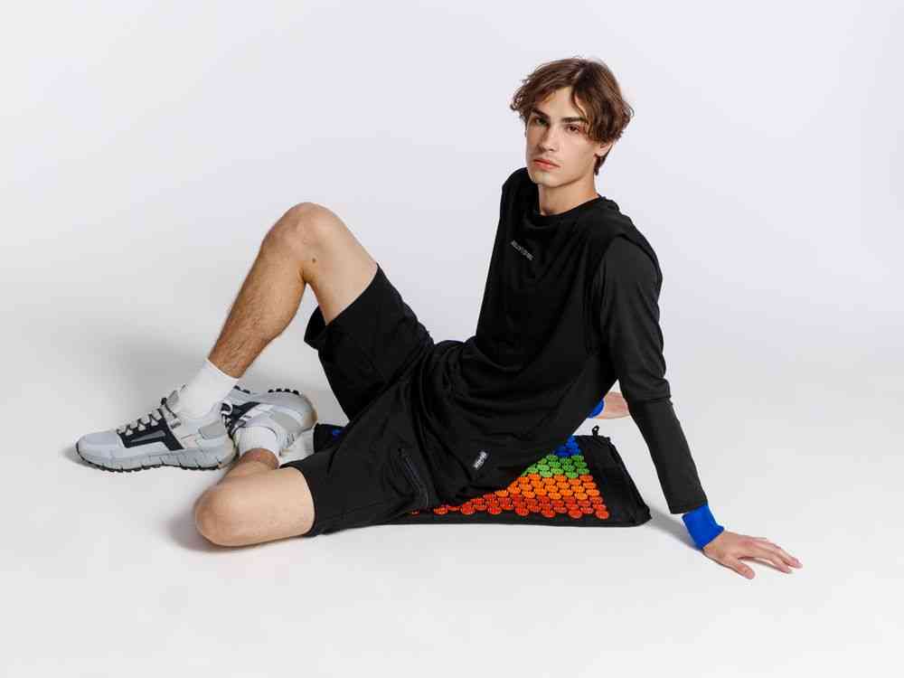 Массажный акупунктурный коврик с валиком Iglu, разноцветный - 9