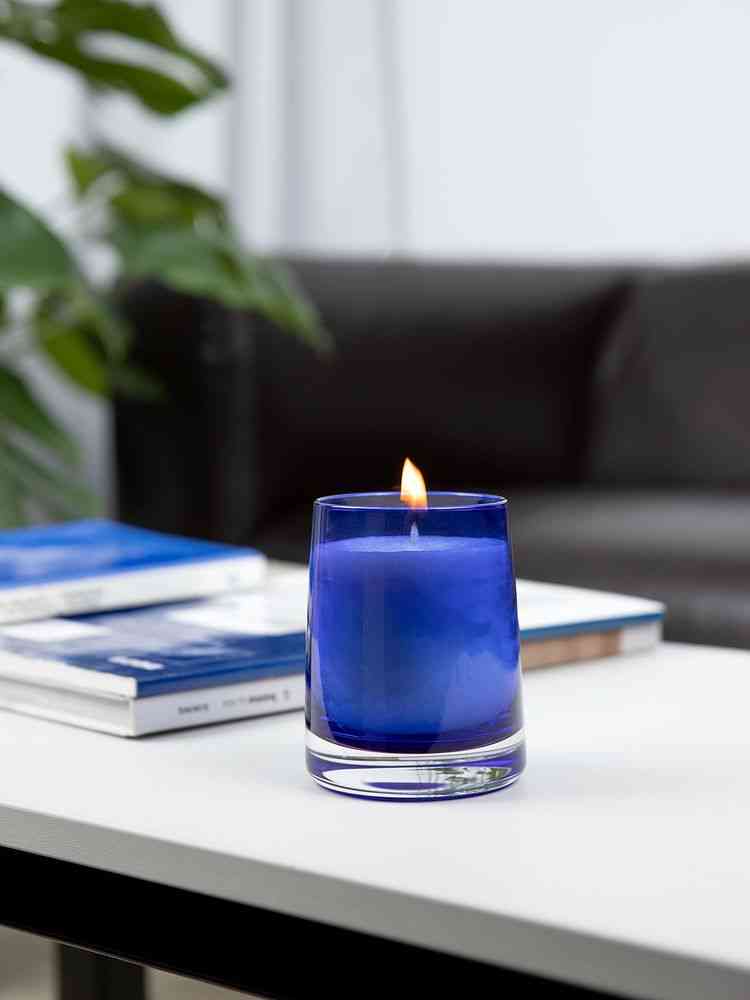 Ароматическая свеча Fragnola, пряная древесина и кардамон, темно-синяя - 5