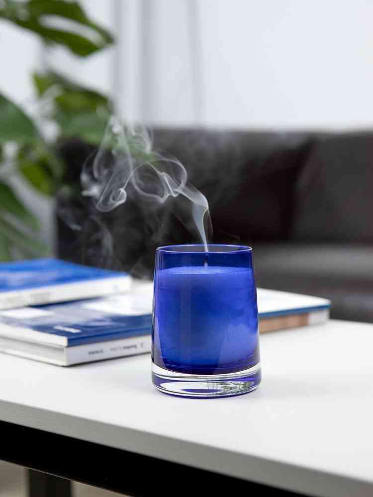 Ароматическая свеча Fragnola, пряная древесина и кардамон, темно-синяя - 6