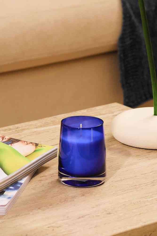 Ароматическая свеча Fragnola, пряная древесина и кардамон, темно-синяя - 7